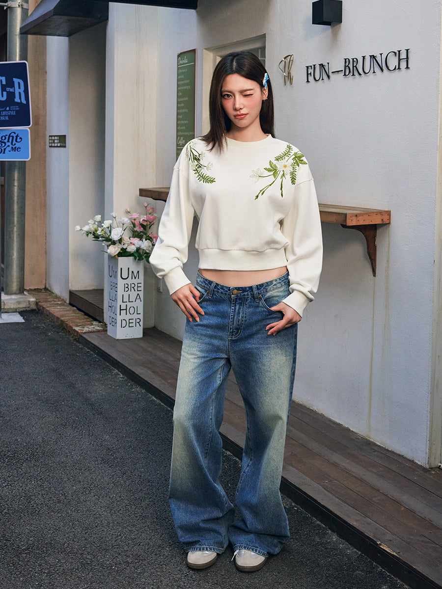Green Wreath Cropped Sweatshirt