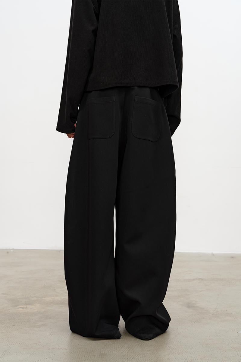 Pleated Curved Knife Pants