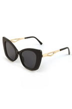 Retro Oversized Metal Cat Eye Sunglasses