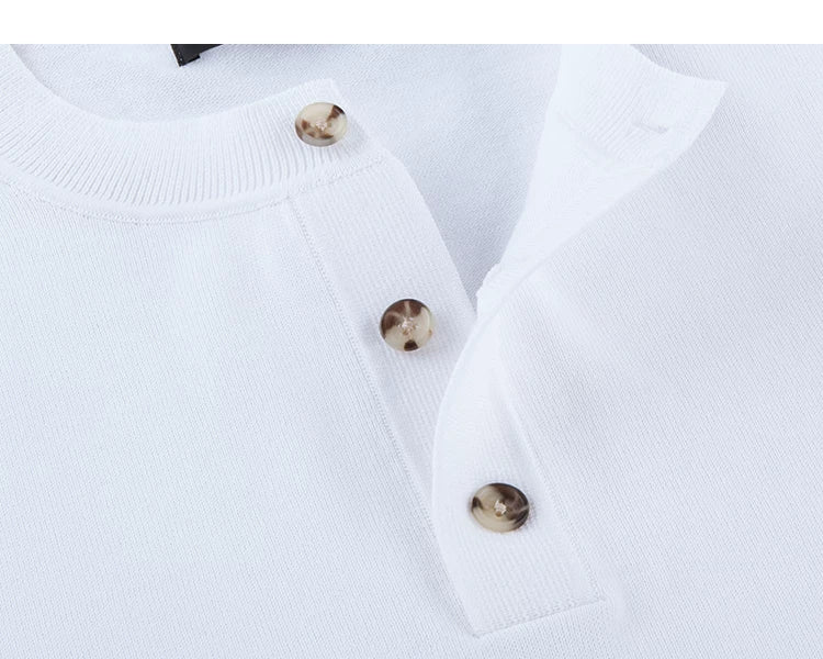 Three-button placket in White