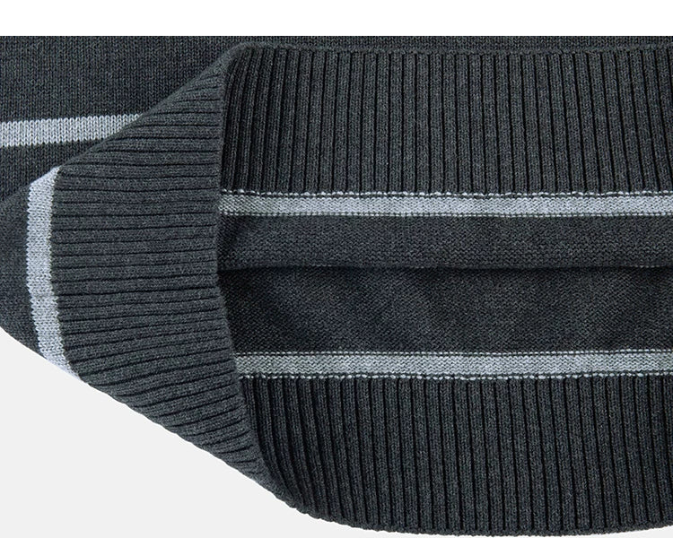 Hem and knit texture in Black/Grey
