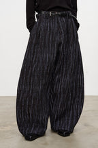 Pleated Curved Knife Pants