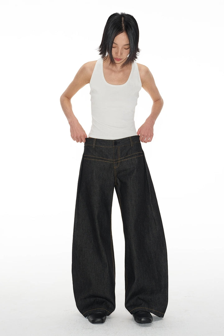 Pleated Banana Jeans