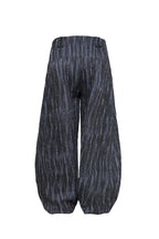 Pleated Curved Knife Pants