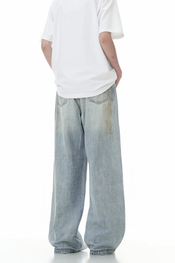 Distressed Cleanfit Straight Jeans