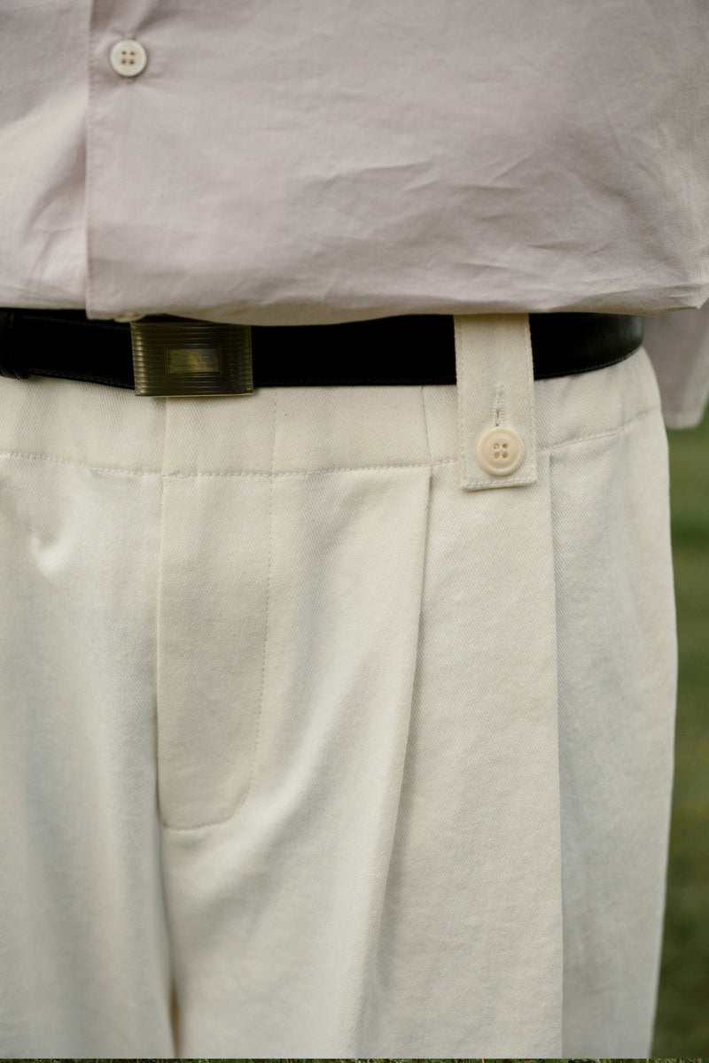 Wrinkle-Resistant Pleated Relaxed Trousers