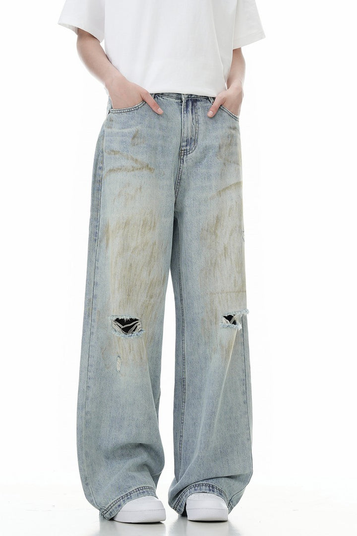 Distressed Cleanfit Straight Jeans